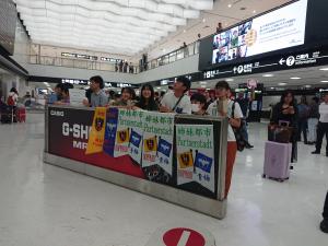 成田空港で待っているところ