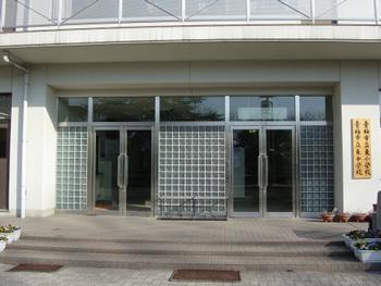 正面玄関・昇降口の画像