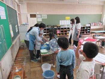給食始め(1年生)の画像1