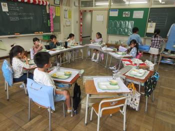 給食始め(1年生)の画像2