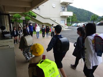 代表委員会による挨拶運動の画像1