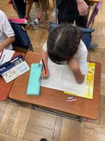 3時間目は、隣の2年2組の授業の画像1