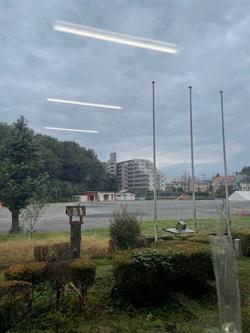 朝6時30分、校庭の画像
