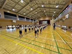 体育館での隊形練習に充てることになった中学年の画像3