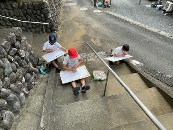 3年2組さんと一緒に学校の北側、師岡神社に出かけましたの画像5