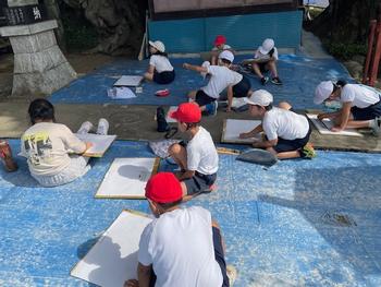 3年2組さんと一緒に学校の北側、師岡神社に出かけましたの画像7