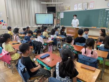 2年1組の国語の授業の画像1