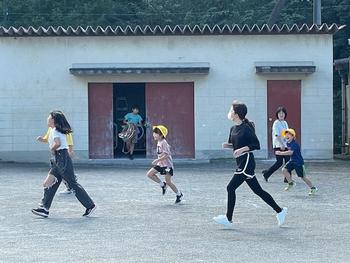 6年生が1年生と遊ぶ計画を立てたので、一緒に遊ぶの画像4