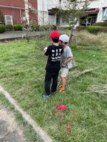 芝生の前には３年生の子供たちとたくさんの竹の画像7