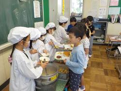 給食センターの方が来てくれました！　5月21日の画像1