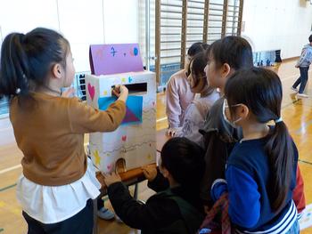 おもちゃランドと図書館見学の画像4