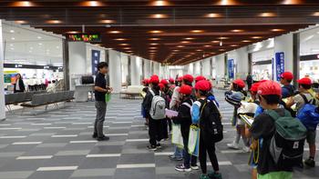 10月8日（火曜日）社会科見学に行の画像1