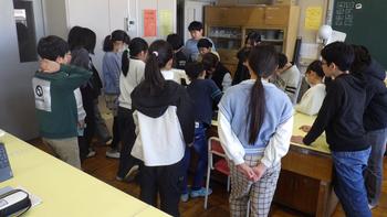 1月14日（火曜日）家庭科　「ミシンにトライ！」の画像1