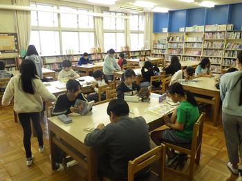 11月27日（水曜日）読書週間の画像1