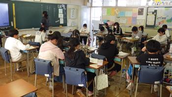 10月31日（木曜日）道徳　「祖母のりんご」の画像1