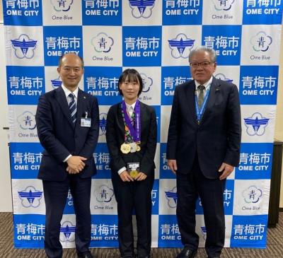 12月18日表敬訪問（佐伯菜々美選手：第35回日本パラ陸上競技大会女子100m優勝等）の写真