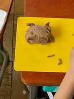 粘土に取り組む子供たちの画像9