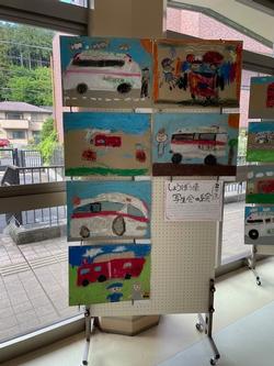 2年生全員の写生会の絵の画像1
