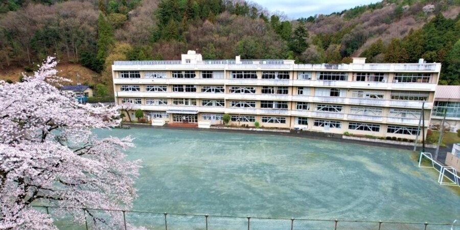 第六中学校校舎