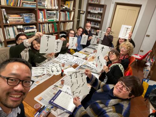 書道体験の様子の写真
