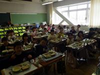 1年生給食開始その1