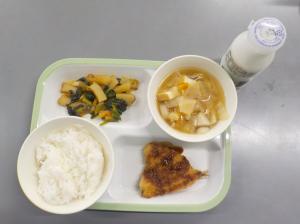 給食の写真