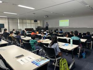 講義をしている様子