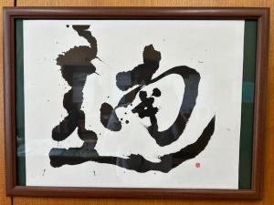 ３