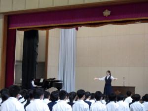 校歌斉唱