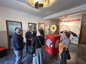 モーレマブ社内の写真