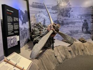 博物館の展示物(飛行機のプロペラ)の写真