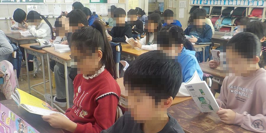 読書週間　読書の様子